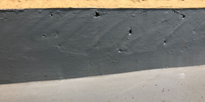 立ち上がり部分の穴あき