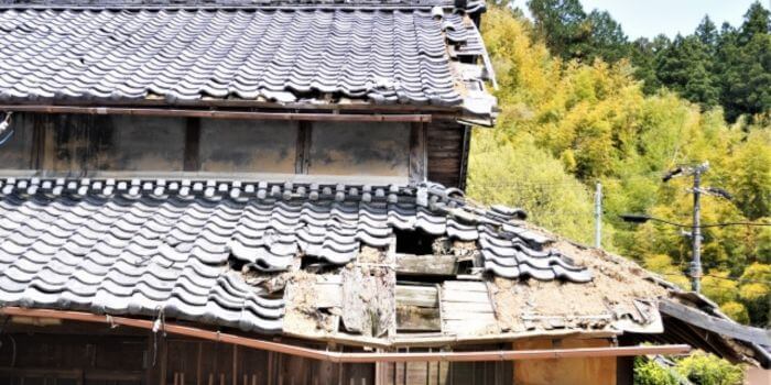 瓦の破損