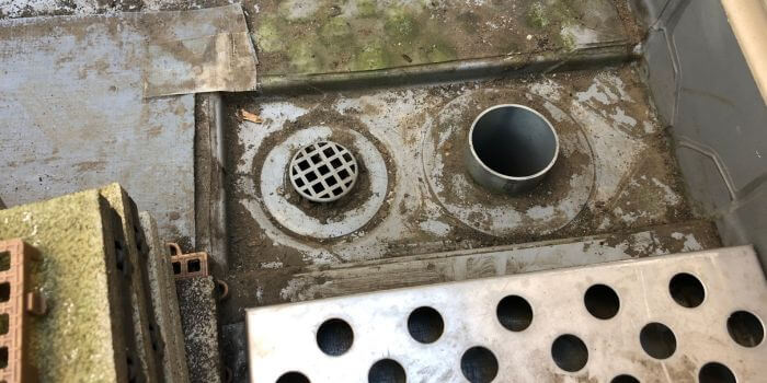 施工前の排水口付近