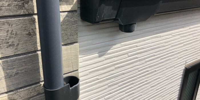 呼び樋が抜けた接続部分