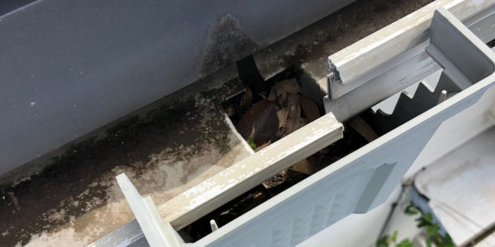 軒樋の割れ