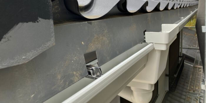 軒樋取り付け後